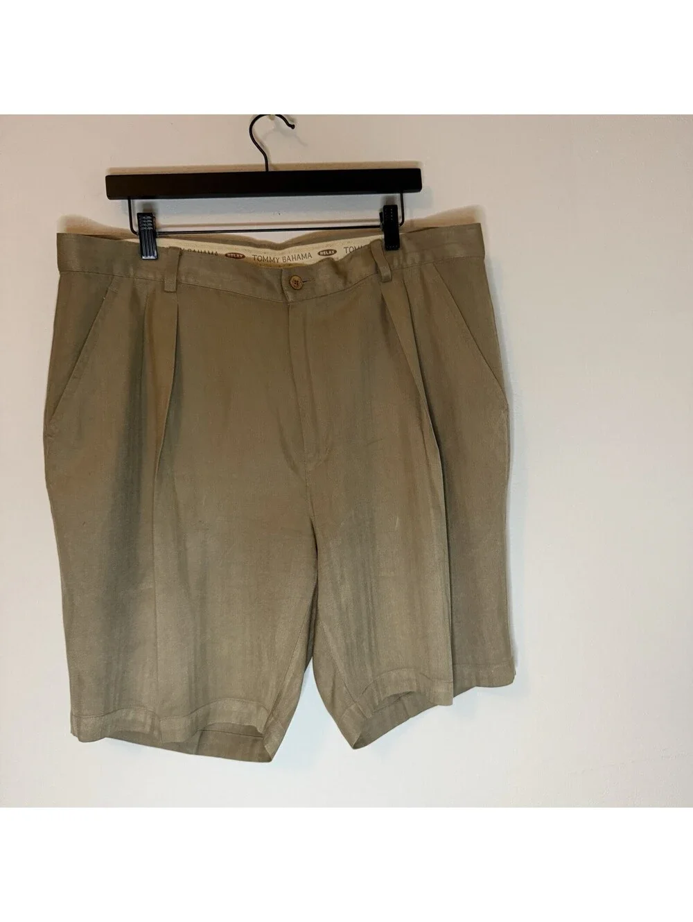 Tommy Bahama 100% Silk Pleated Shorts Men’s 38 Beige Relax Fit Luxury Casual